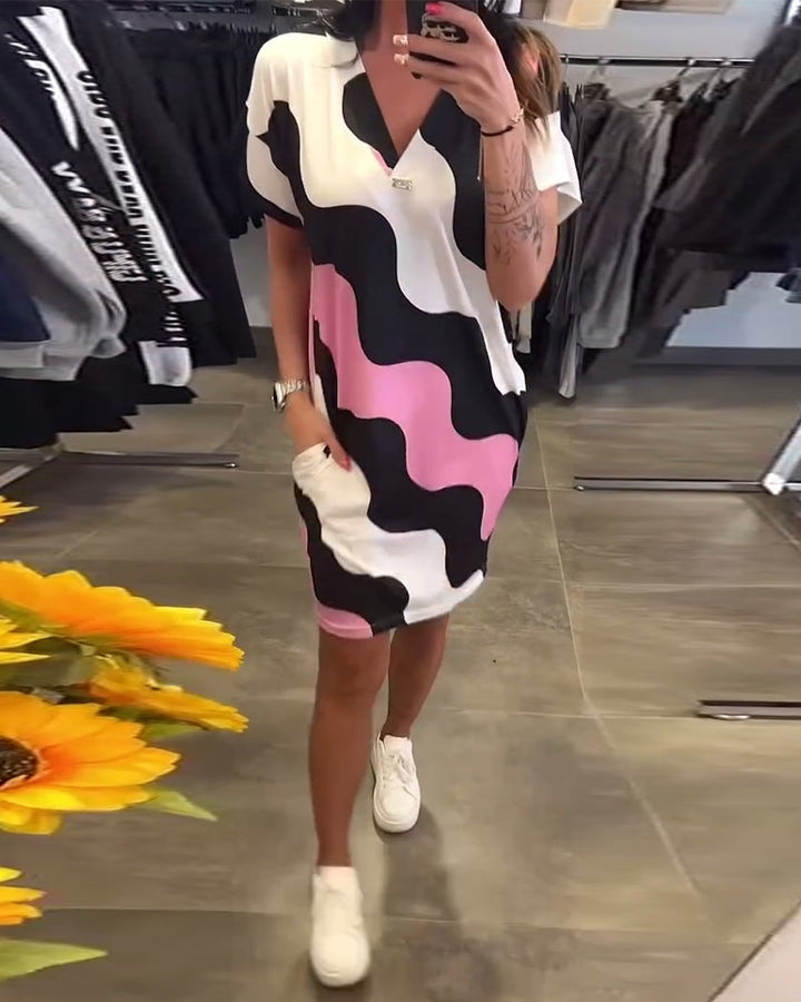 Karina | Sukienka z nadrukiem fal i dekoltem w kształcie V