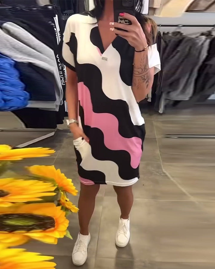 Karina | Sukienka z nadrukiem fal i dekoltem w kształcie V