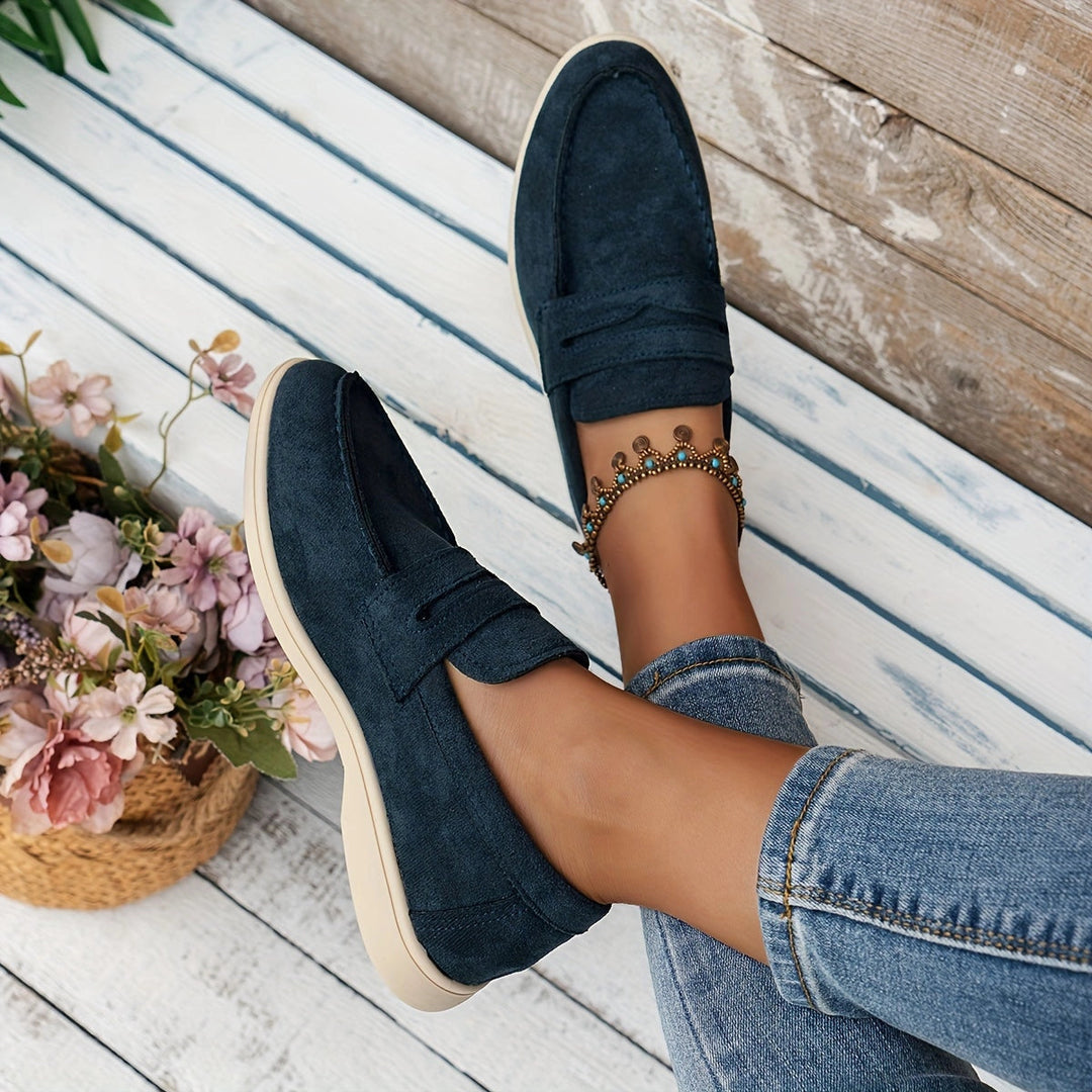 Granatowe zamszowe loafersy - Eleganckie i wygodne damskie buty na slip-on