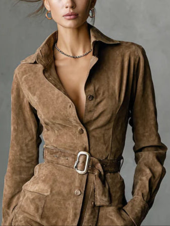 Zamszowa sukienka midi z pojedynczym zapięciem i kołnierzykiem (w komplecie pasek)