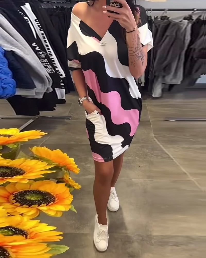 Karina | Sukienka z nadrukiem fal i dekoltem w kształcie V