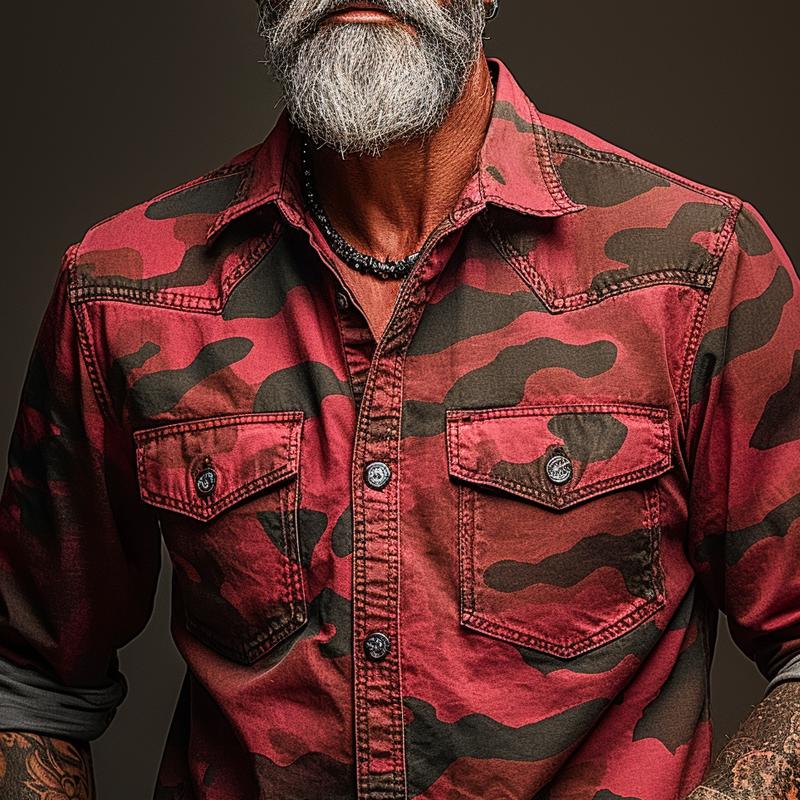 Męska koszula cargo w kamuflażu z kołnierzykiem i kieszenią na piersi - model 17623334Z