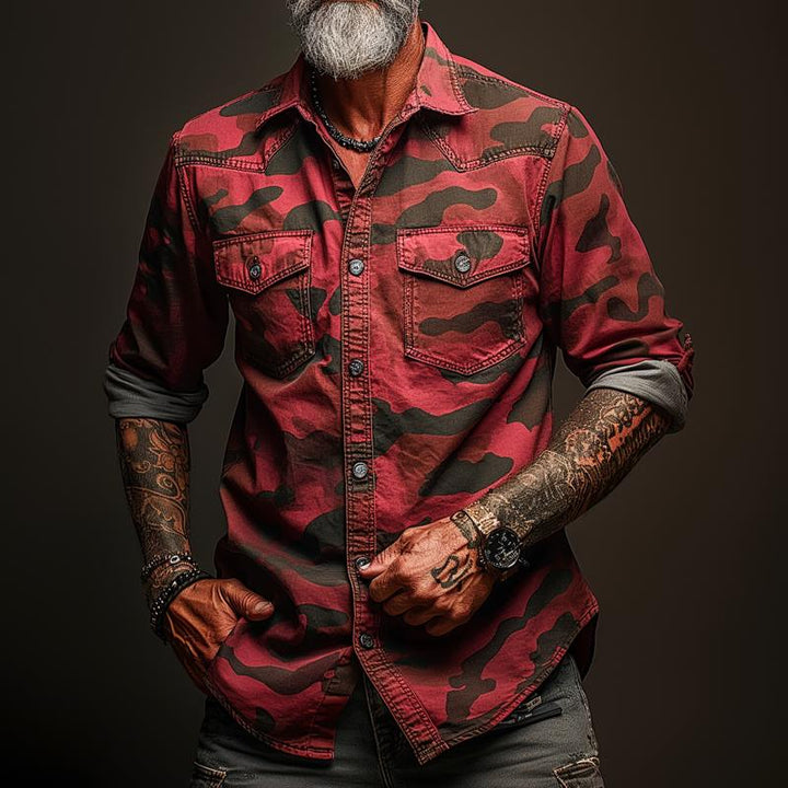 Męska koszula cargo w kamuflażu z kołnierzykiem i kieszenią na piersi - model 17623334Z